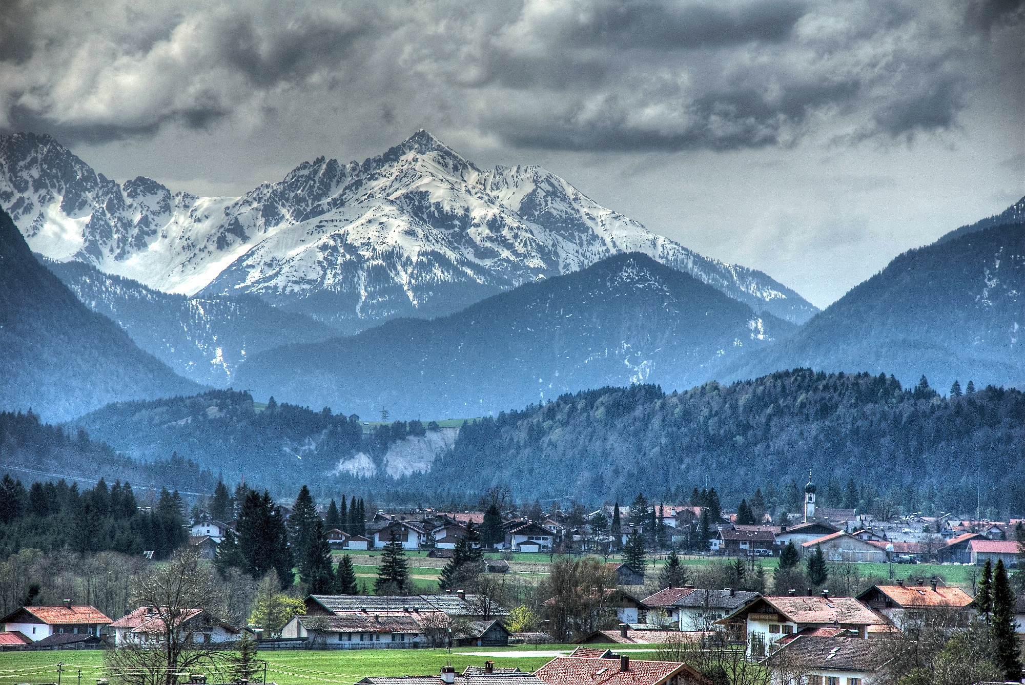 Баварские Альпы — горный хребет в южной Германии